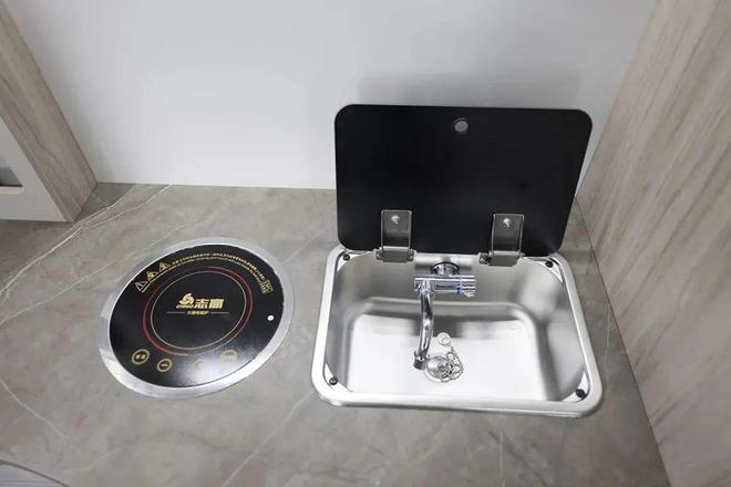 19亮相成都房车展这才是人民需要的五菱房车冰球突破不到20万上绿牌还免购置税！9月(图4)